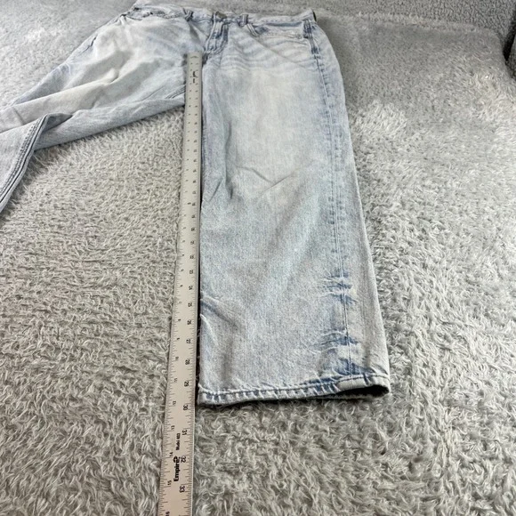 American Eagle Outfitters 90s Boyfriend Jeans Light Wash Distressed Size 8 - Picture 9 of 13